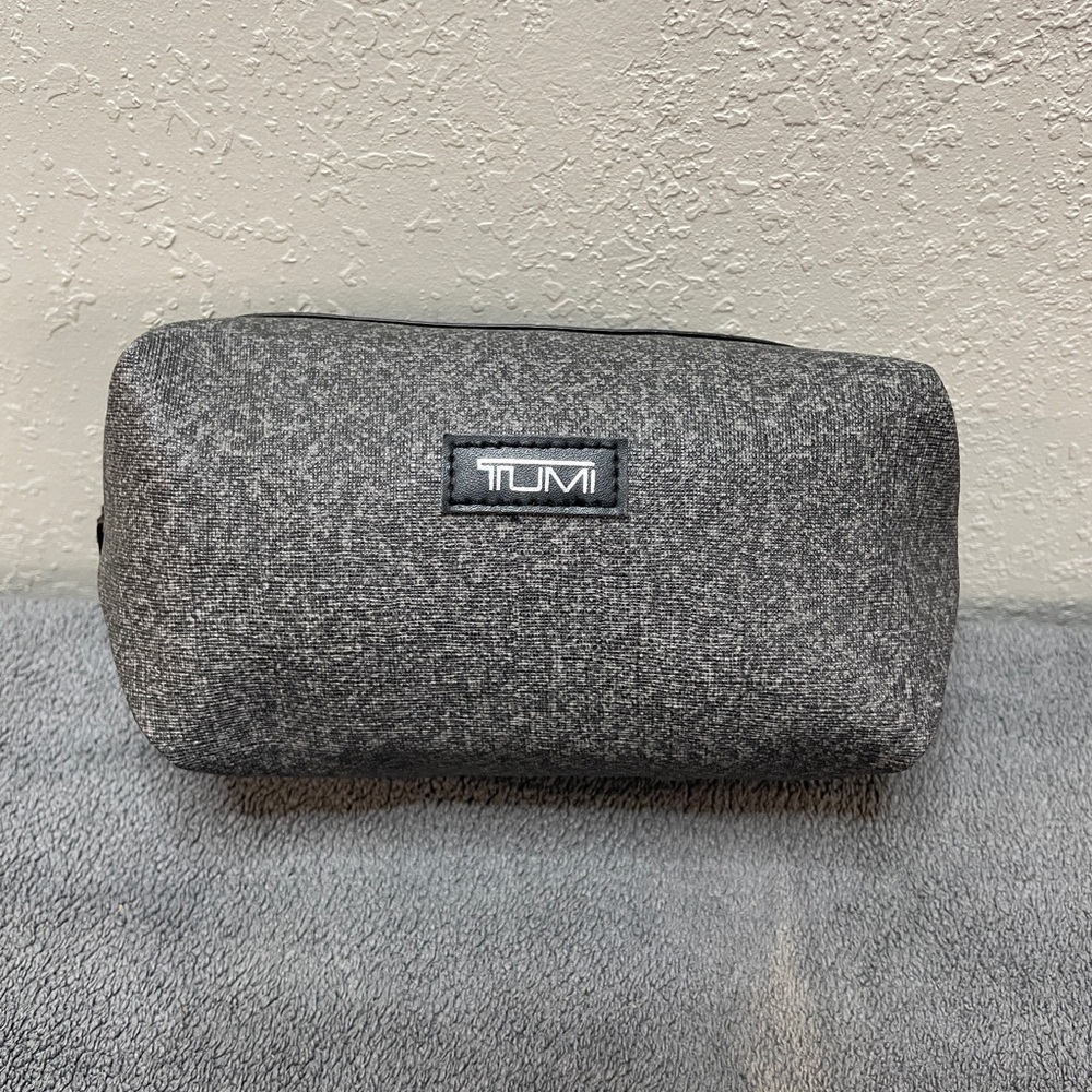 TUMI for Delta Small Gray Zip-Top Pouch Soft Sided Travel Case